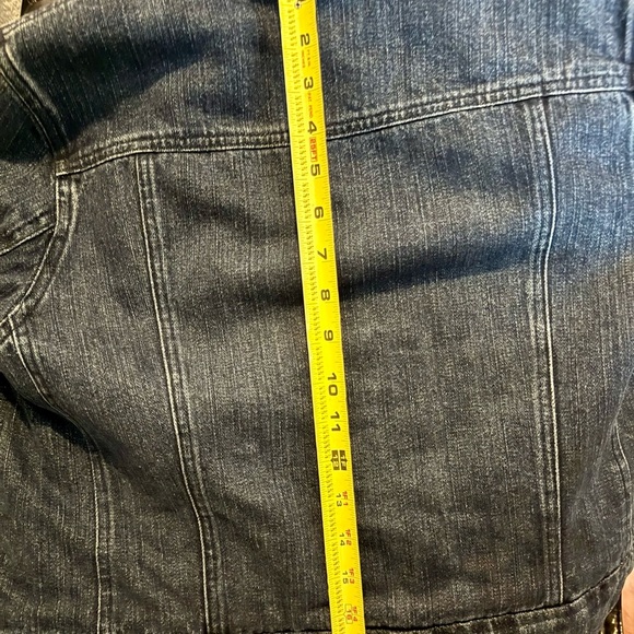 Banana Republic Cream Faux Fur Lined Denim Jacket. Ladies sized small. - Picture 10 of 13